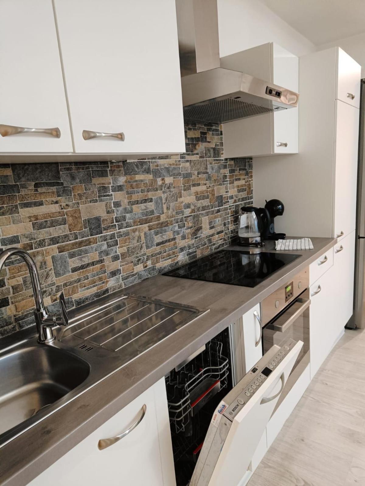 ברטיסלאבה Sag Riazanska Residence 3 Room Free Wi-Fi מראה חיצוני תמונה